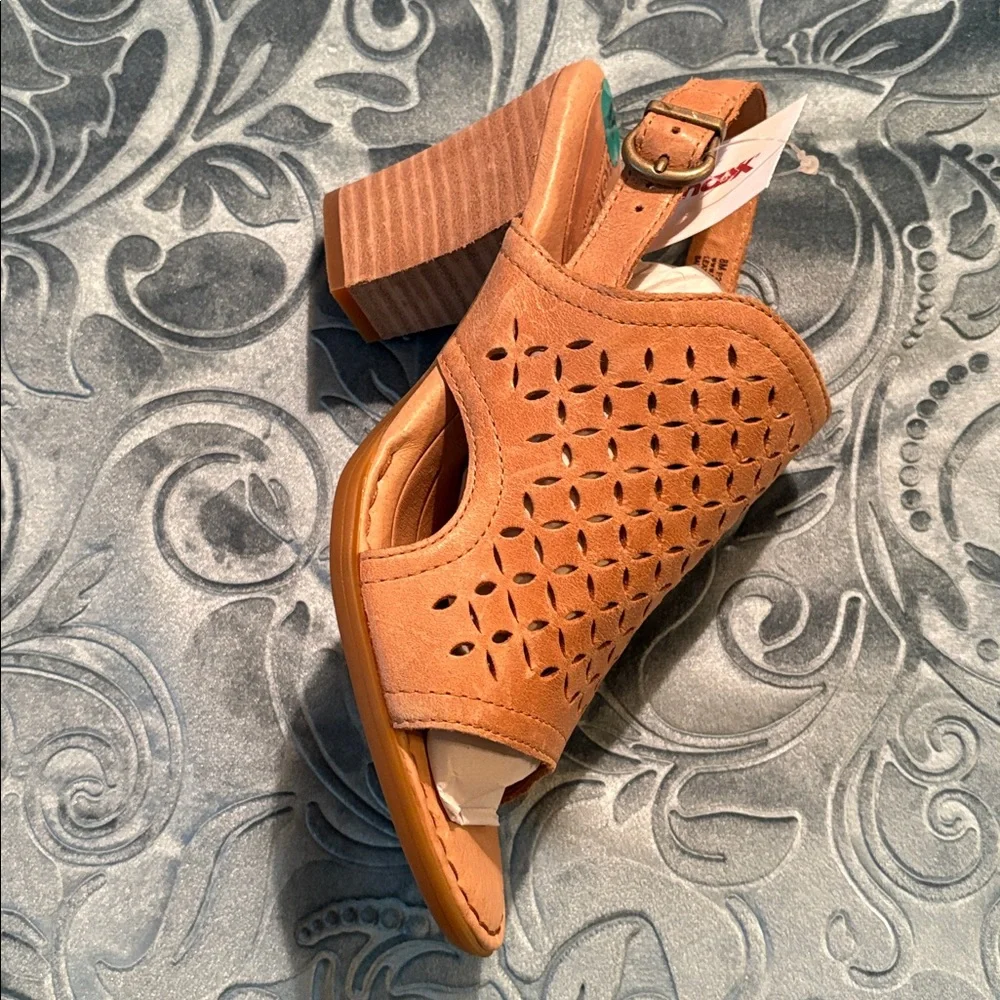 NWT Born Women's Tan Sandals - Genuine Leather Upper Sz 8 - Picture 2 of 14